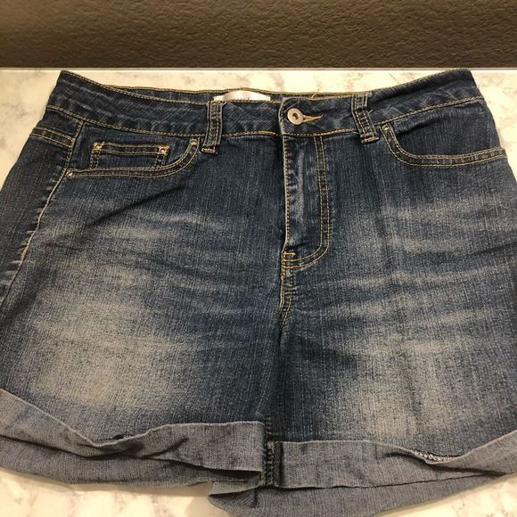 Like new jean Denim jean shorts Size 10 - Picture 1 of 6